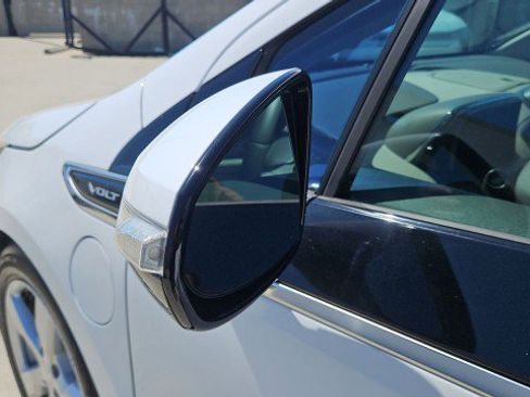 Used 2015 Chevrolet Volt FWD image 18