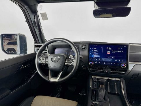 Used 2024 Lexus GX 550 image 23