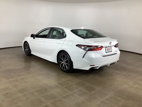 Used 2023 Toyota Camry SE AWD/4WD image 9