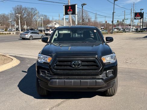 Used 2023 Toyota Tacoma SR image 4