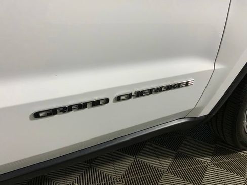 Used 2020 Jeep Grand Cherokee Limited AWD/4WD image 14