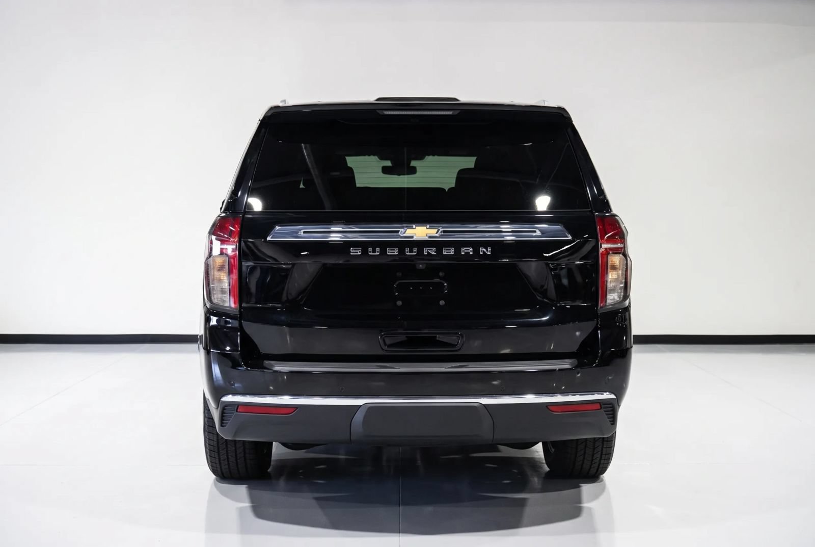 Used 2021 Chevrolet Suburban LS w/ Driver Alert Package AWD/4WD image 5