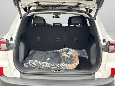 New 2026 Ford Escape SE w/ Class II Trailer Tow Package FWD image 48