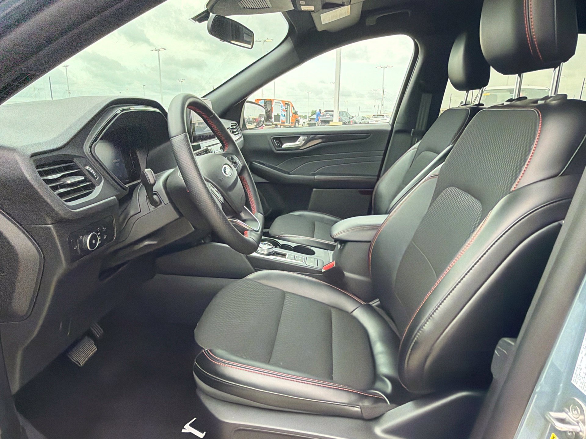 Used 2025 Ford Escape ST-Line Select AWD/4WD image 9