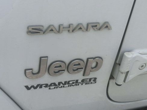 Used 2019 Jeep Wrangler Unlimited Sahara AWD/4WD image 5
