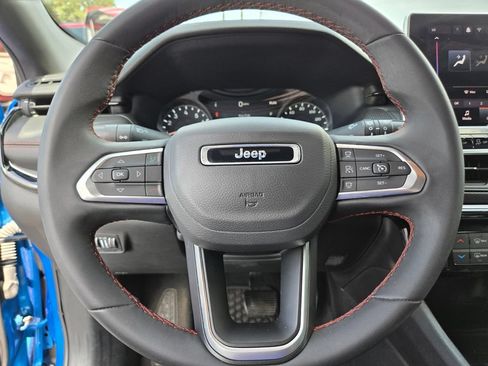 Used 2025 Jeep Compass Trailhawk AWD/4WD image 28
