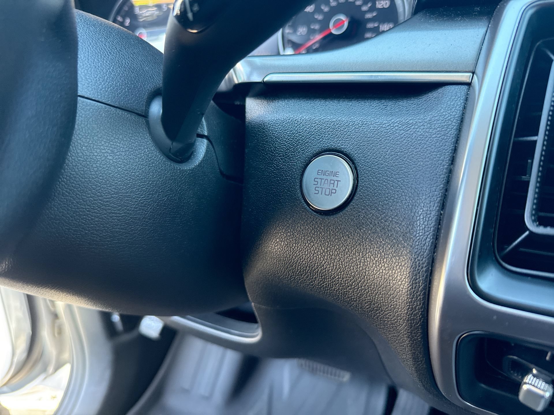 Used 2023 Kia Sorento S w/ Panoramic Sunroof Package FWD image 9