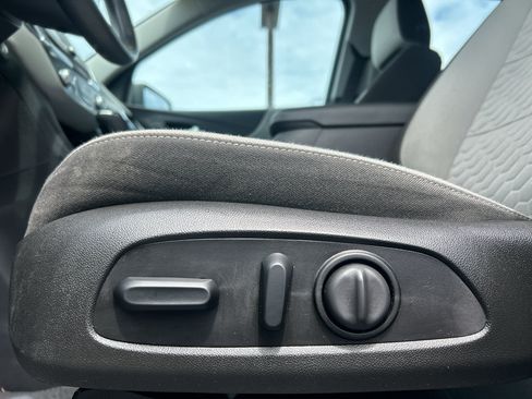 Used 2021 Chevrolet Equinox LS AWD/4WD image 17