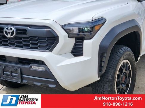 Used 2024 Toyota Tacoma TRD Off-Road image 11