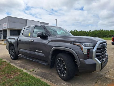 Used 2024 Toyota Tundra Limited image 2