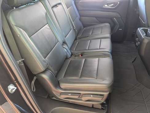 Used 2024 Chevrolet Suburban LT w/ LT Signature Package RWD image 21