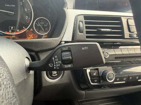 Used 2018 BMW 320i xDrive Sedan w/ Convenience Package image 15