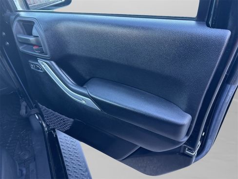 Used 2015 Jeep Wrangler Unlimited Sahara w/ Dual Top Group image 31