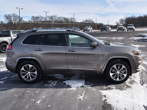 Used 2019 Jeep Cherokee Overland w/ Technology Group image 15