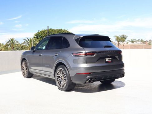 Certified 2023 Porsche Cayenne w/ Premium Package AWD/4WD image 3