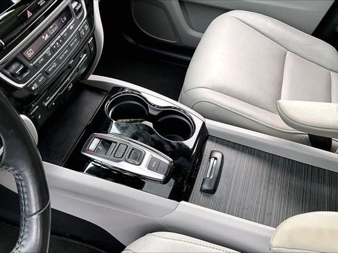 Used 2019 Honda Pilot Touring image 17
