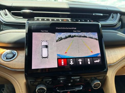 Used 2023 Jeep Grand Cherokee Summit AWD/4WD image 28