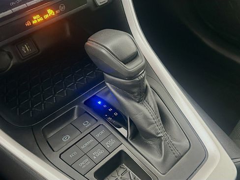 Used 2025 Toyota RAV4 LE AWD/4WD image 23