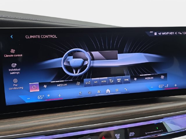 Certified 2025 BMW 760i xDrive AWD/4WD image 21