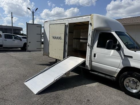 Used 2006 Ford E-350 and Econoline 350 Super Duty RWD image 26