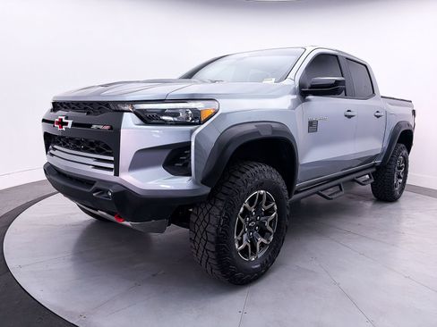 Used 2024 Chevrolet Colorado ZR2 w/ Technology Package AWD/4WD image 13