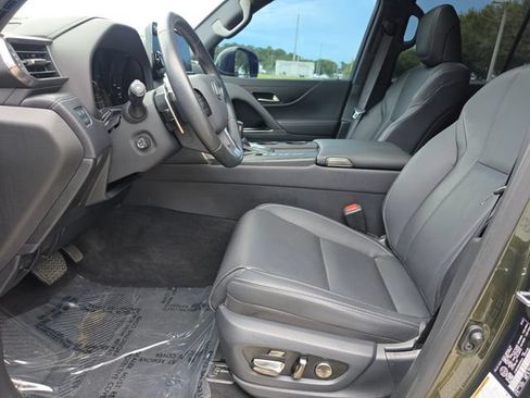 Used 2024 Lexus LX 600 4WD w/ Premium Package image 24