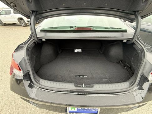 Used 2023 Hyundai Elantra SEL w/ Convenience Package image 8