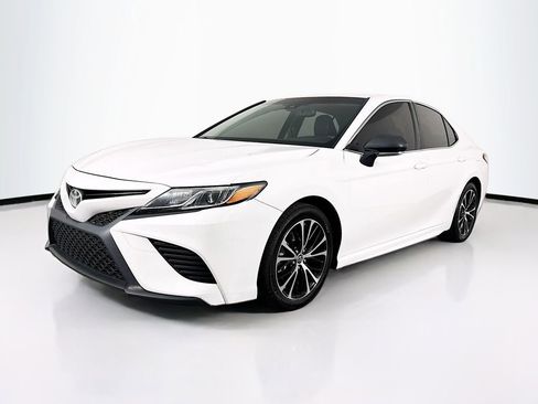Used 2018 Toyota Camry SE w/ Convenience Package image 3
