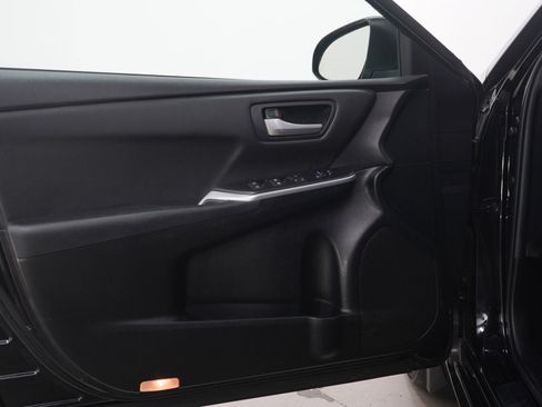 Used 2015 Toyota Camry SE FWD image 18
