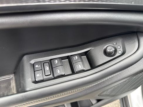 Certified 2025 Jeep Grand Cherokee L Laredo w/ Luxury Tech Group I AWD/4WD image 19
