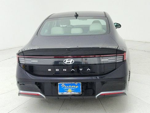 Used 2025 Hyundai Sonata SEL FWD image 6
