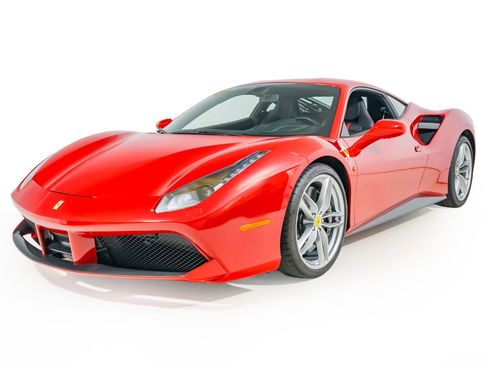 Used 2018 Ferrari 488 GTB image 2