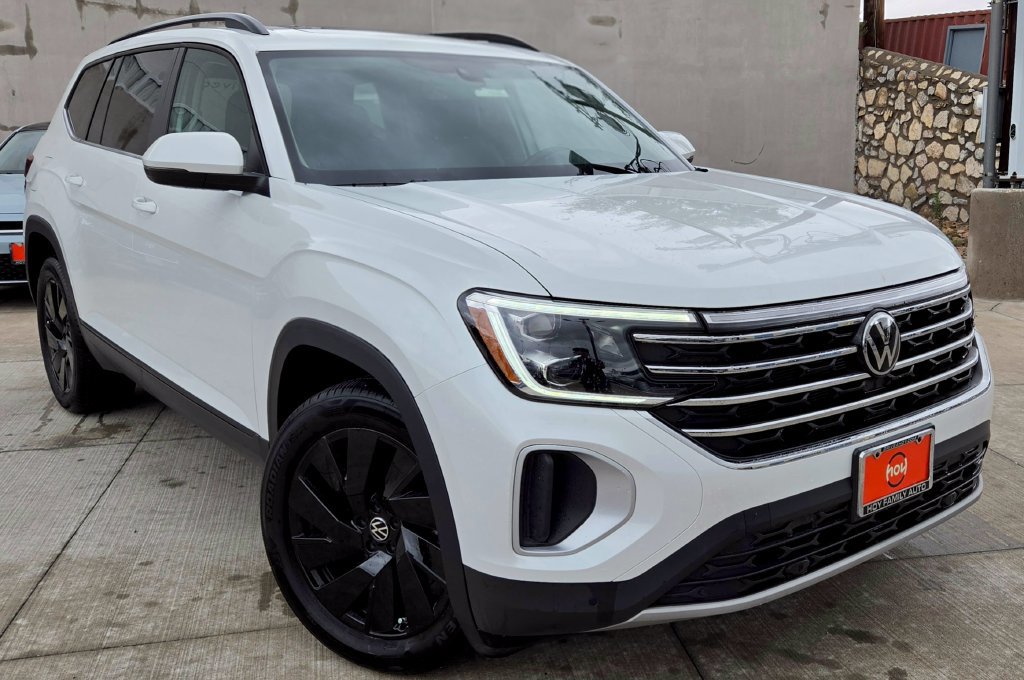 Certified 2026 Volkswagen Atlas SE FWD image 1
