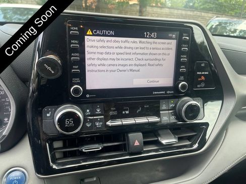 Used 2021 Toyota Highlander XLE AWD/4WD image 17
