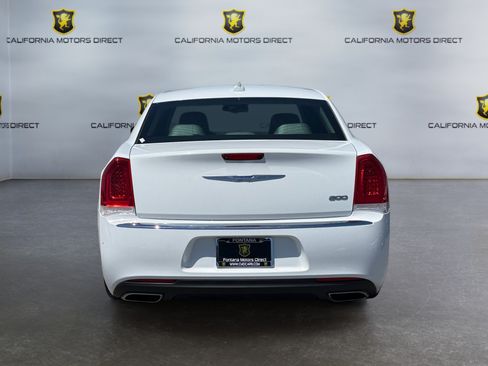 Used 2019 Chrysler 300 Touring RWD image 4