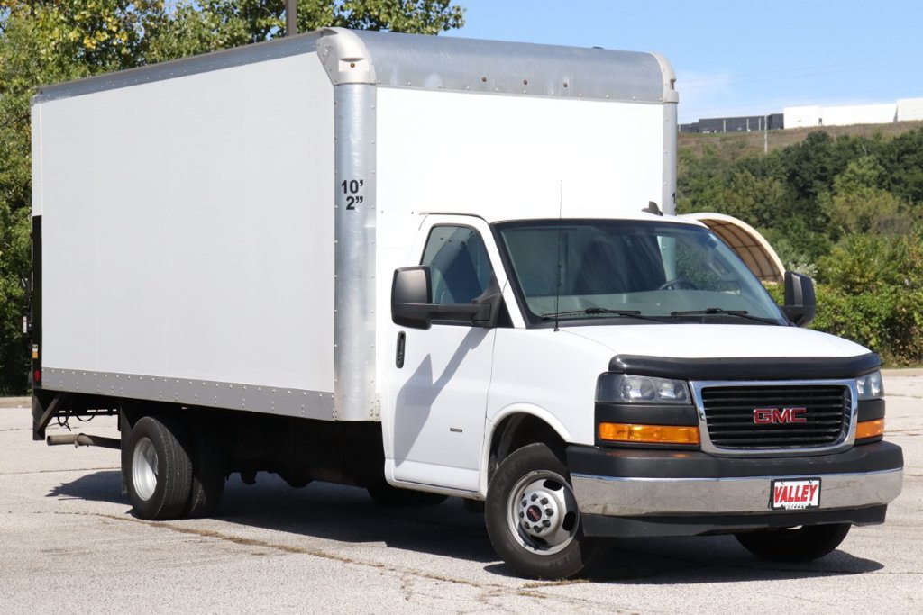 Used 2022 GMC Savana 3500 Extended w/ Power Convenience Package RWD image 2