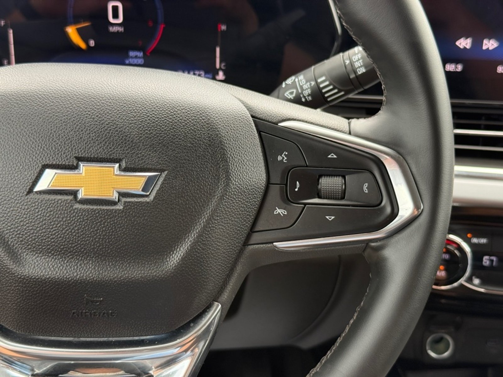 Used 2025 Chevrolet Trax LT w/ LT Convenience Package FWD image 20