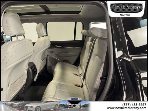Used 2023 Jeep Grand Cherokee Overland AWD/4WD image 12
