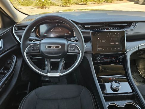 Used 2024 Jeep Grand Cherokee Laredo image 24