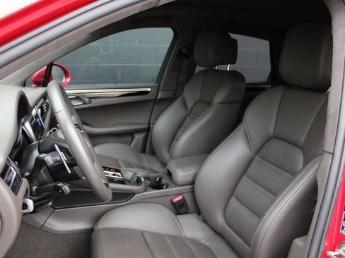 Used 2023 Porsche Macan S image 5