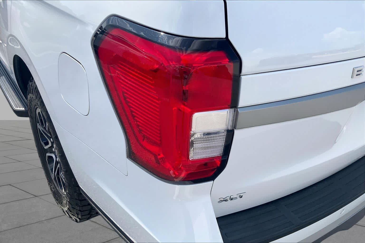 Used 2024 Ford Expedition XLT AWD/4WD image 29