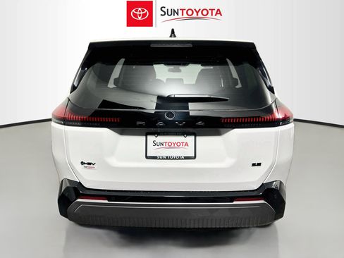 Used 2026 Toyota RAV4 SE w/ Convenience Package FWD image 5