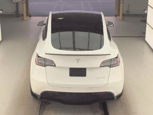 Used 2023 Tesla Model Y Performance AWD/4WD image 9