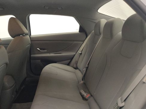 Used 2024 Hyundai Elantra SE image 18