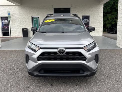 Used 2021 Toyota RAV4 LE AWD/4WD image 22