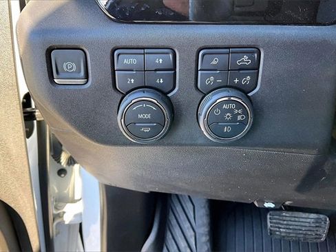 Used 2024 Chevrolet Silverado 1500 LT Trail Boss w/ LT Trail Boss Premium Package image 16