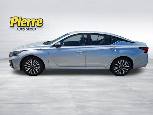 Used 2024 Nissan Altima 2.5 SV FWD image 3