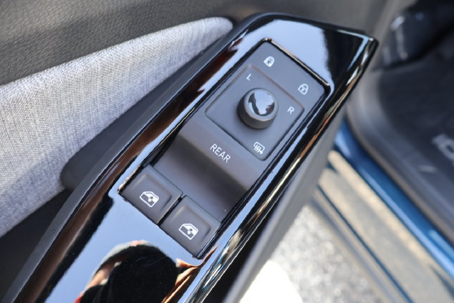 Certified 2023 Volkswagen ID.4 Pro RWD image 13