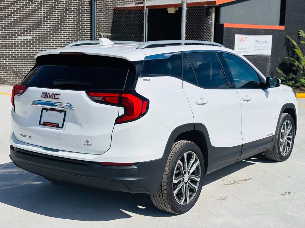 Used 2021 GMC Terrain SLT w/ Infotainment Package II AWD/4WD image 8