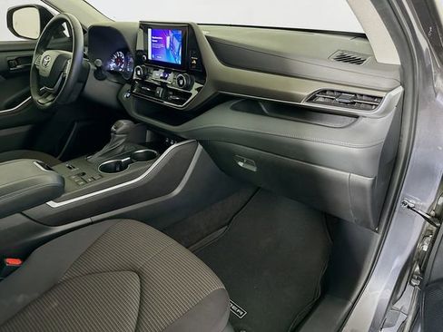 Used 2023 Toyota Highlander LE FWD image 28